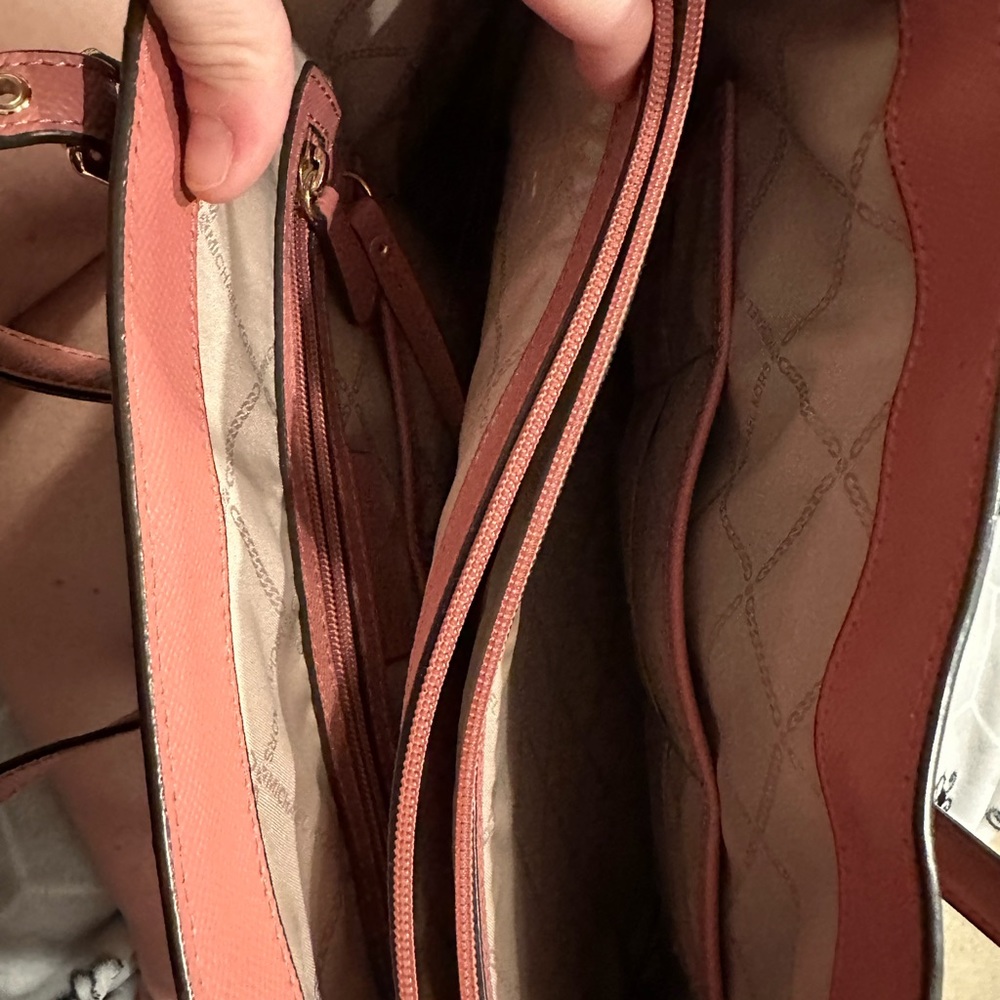 Authentic Michael Kors Purse/ Computer/ Tablet Bag - image 4